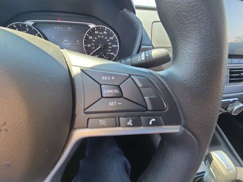 Used 2025 Nissan Altima 2.5 SV FWD image 17
