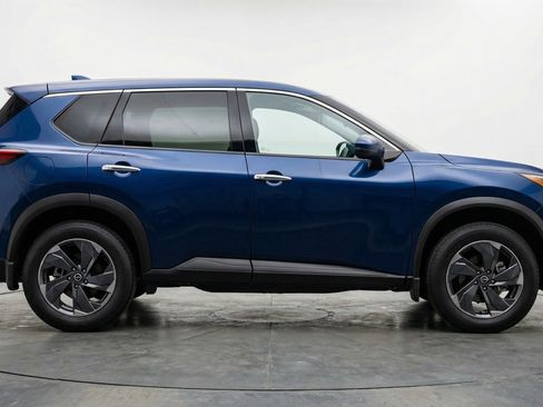 Used 2025 Nissan Rogue SV AWD/4WD image 11