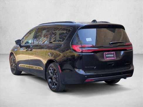 New 2026 Chrysler Pacifica Limited image 8