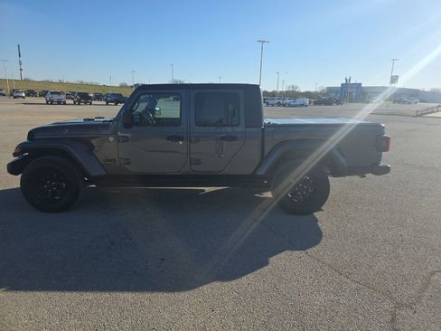 Used 2021 Jeep Gladiator Sport image 6
