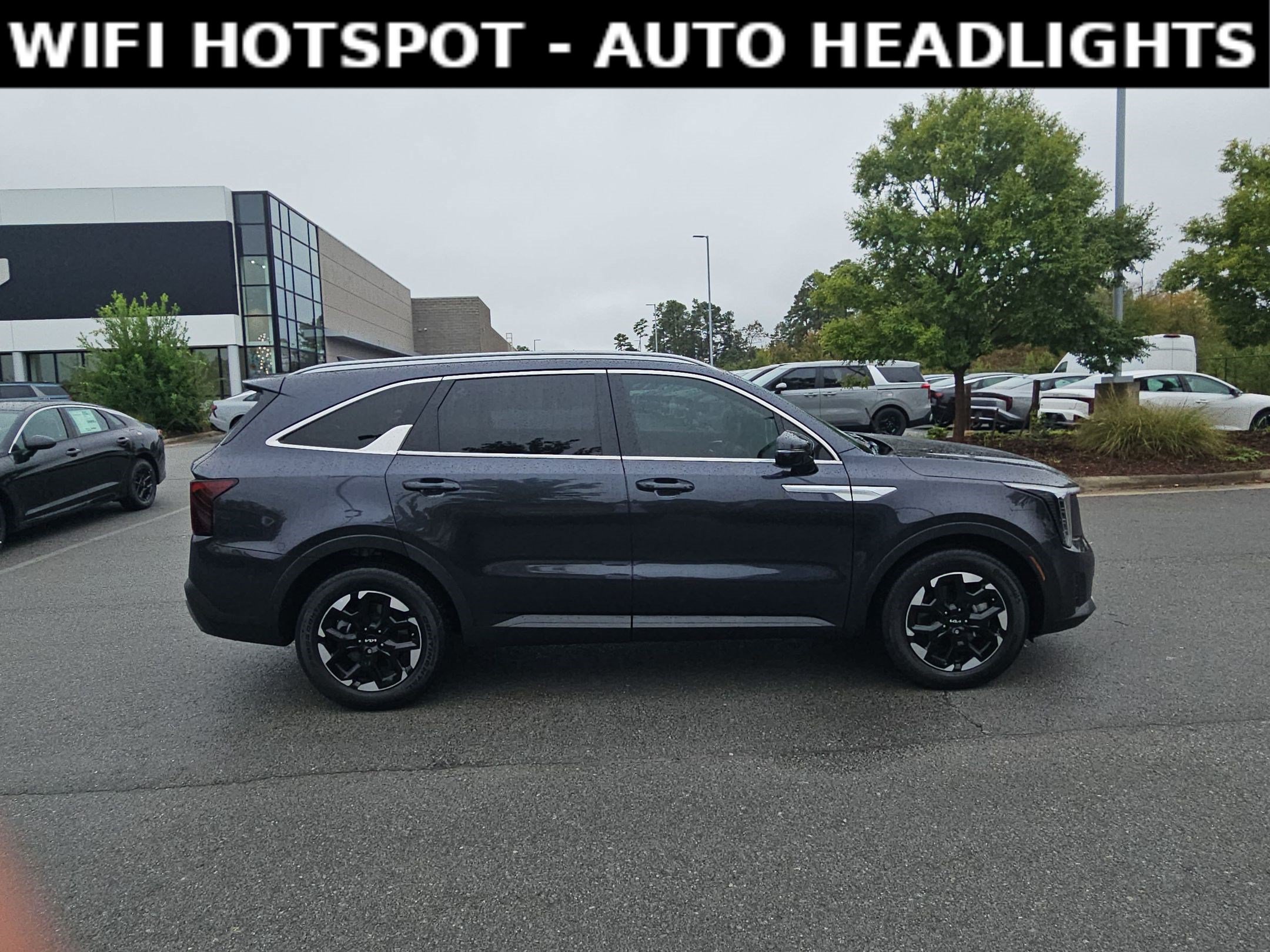 Used 2025 Kia Sorento S w/ Panoramic Sunroof Package FWD image 8
