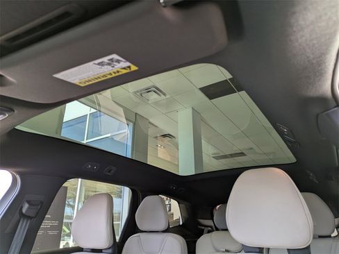 New 2025 Volvo EX90 Plus w/ Protection Package Premier image 29