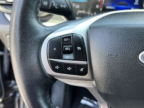 Used 2022 Ford Explorer XLT AWD/4WD image 32