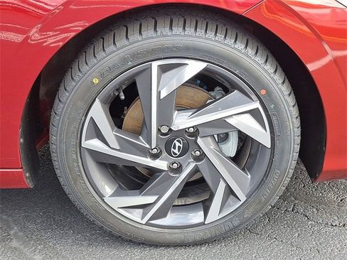 Certified 2024 Hyundai Elantra SEL w/ Convenience Package image 8