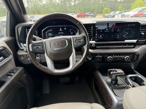 Used 2022 GMC Sierra 1500 SLT w/ SLT Premium Plus Package AWD/4WD image 8