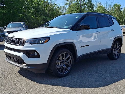 Used 2026 Jeep Compass Limited AWD/4WD image 3