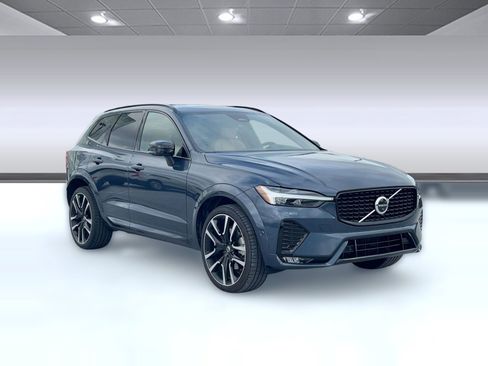 Used 2023 Volvo XC60 B5 Ultimate w/ Climate Package image 7