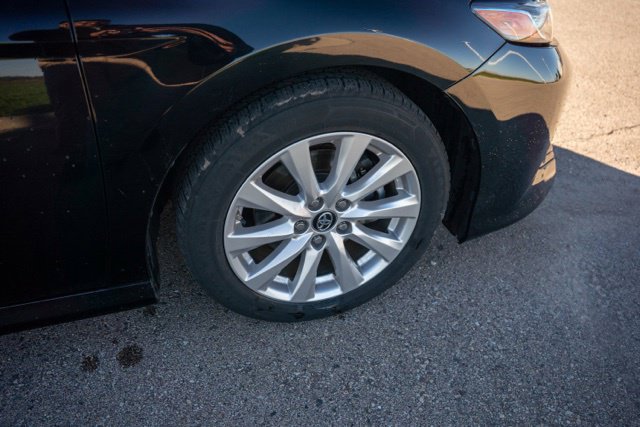 Used 2018 Toyota Camry LE FWD image 9