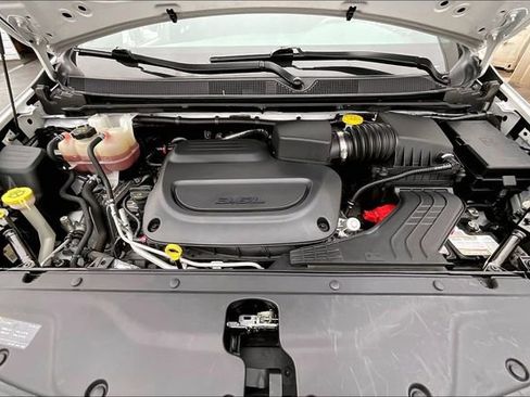 Used 2023 Chrysler Pacifica Touring image 21