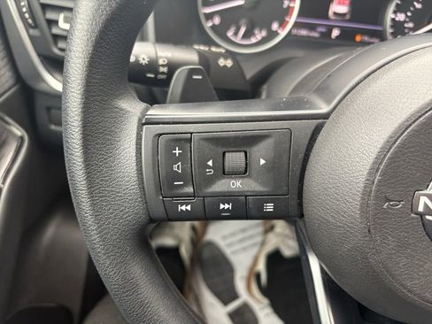 Used 2023 Nissan Rogue S image 11