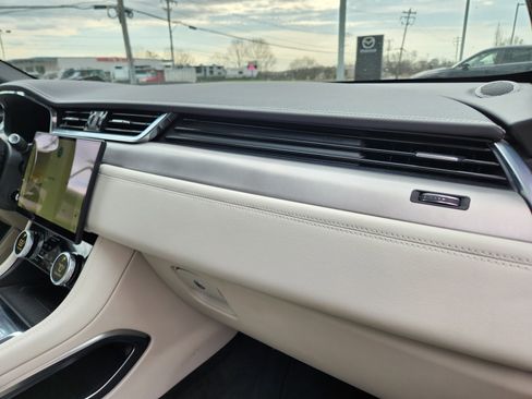 Certified 2024 Jaguar F-PACE R-Dynamic S image 16