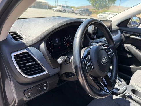 Used 2021 Kia Seltos S AWD/4WD image 14