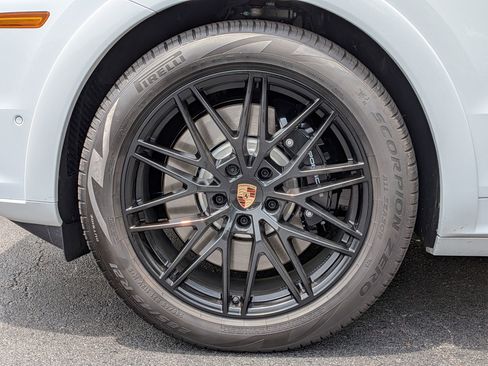 Certified 2026 Porsche Cayenne E-Hybrid Coupe AWD/4WD image 38