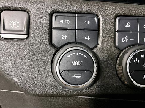 Used 2024 Chevrolet Silverado 2500 High Country w/ Technology Package AWD/4WD image 35