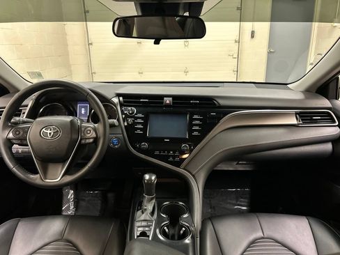 Used 2020 Toyota Camry SE FWD image 18