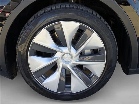 Used 2023 Tesla Model Y Long Range image 25