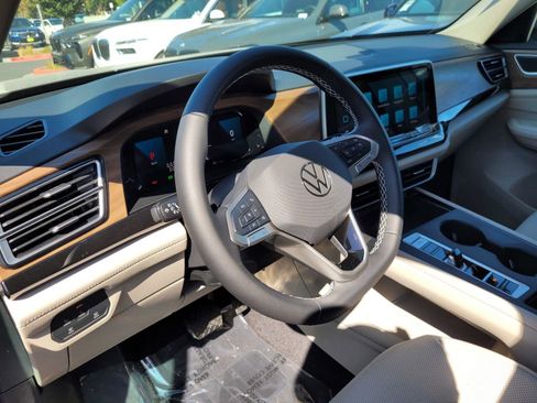 New 2026 Volkswagen Atlas SE image 8