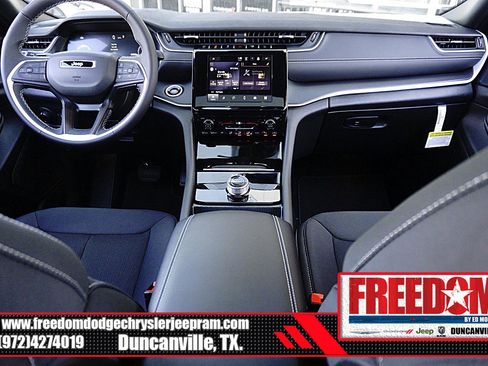 New 2025 Jeep Grand Cherokee L Laredo image 11