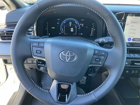 Used 2025 Toyota Camry SE image 33