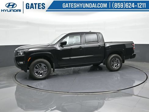 Used 2025 Nissan Frontier SV w/ SV Convenience Package AWD/4WD image 7