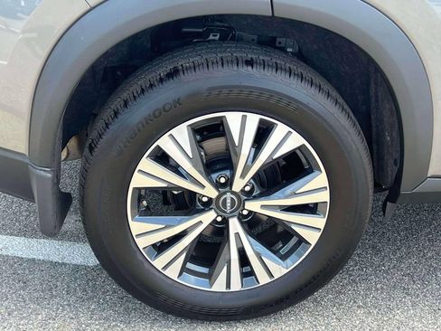 Used 2023 Nissan Rogue SV AWD/4WD image 11