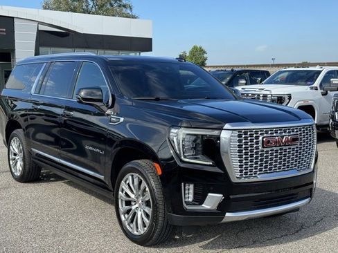 Used 2024 GMC Yukon XL Denali w/ Denali Reserve Package image 7