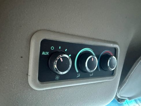 Used 2018 Chevrolet Express 2500 LT w/ LT Preferred Equipment Group image 16