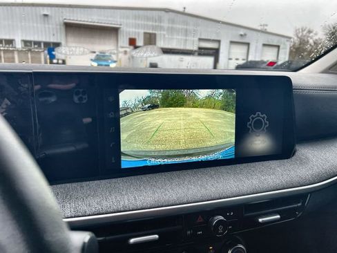 Used 2025 Nissan Kicks SV image 14