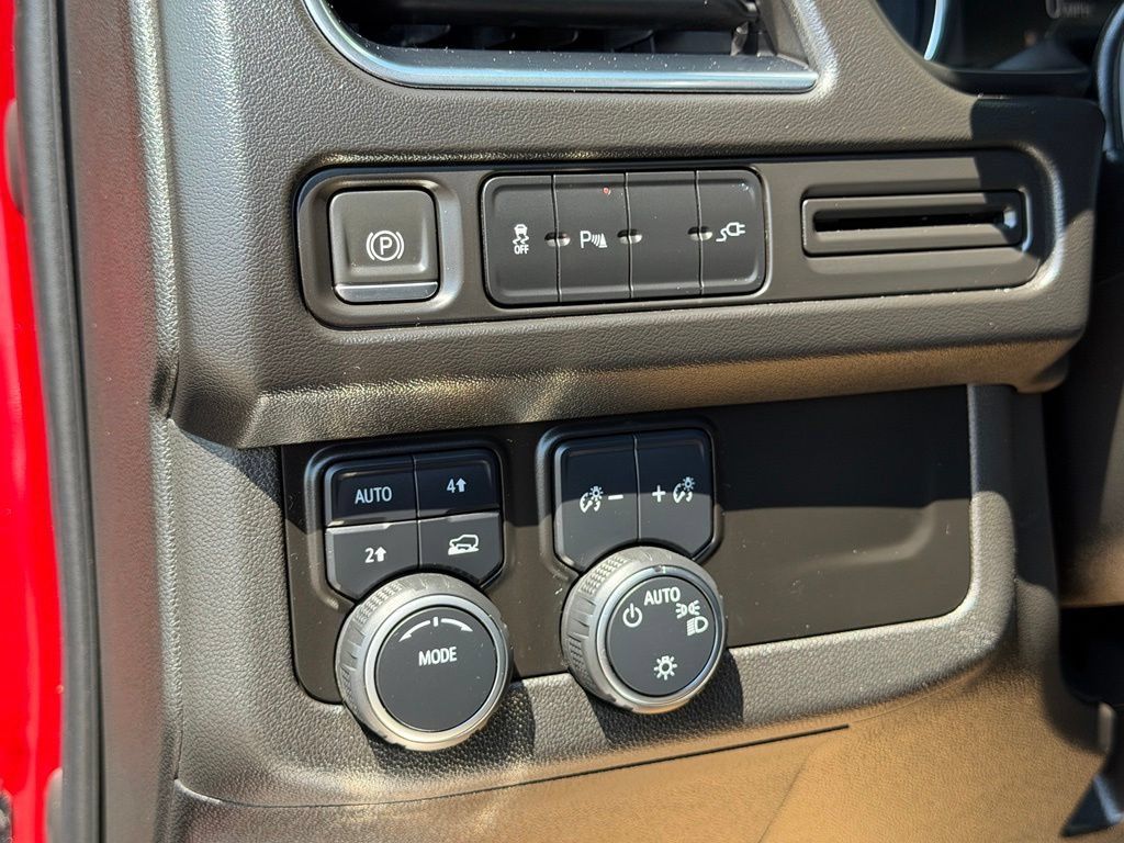 Used 2021 Chevrolet Tahoe RST AWD/4WD image 25