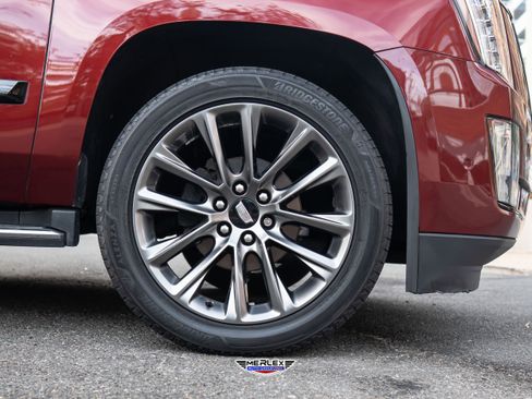 Used 2020 Cadillac Escalade Luxury w/ Escalade Sport Edition AWD/4WD image 9