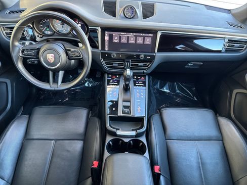 Certified 2024 Porsche Macan S AWD/4WD image 6