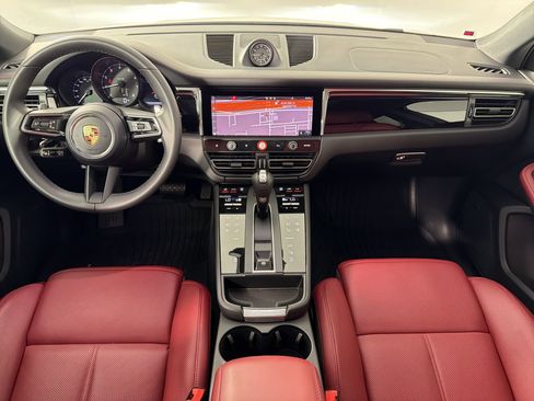Certified 2026 Porsche Macan AWD/4WD image 17