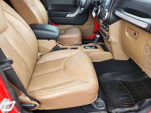 Used 2017 Jeep Wrangler Unlimited Sahara w/ Max Tow Package image 13