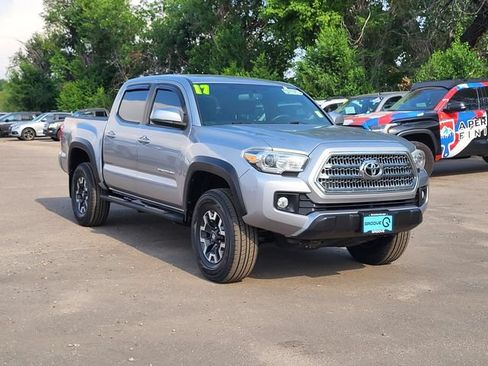 Used 2017 Toyota Tacoma TRD Off-Road w/ Tow Package (A/T) AWD/4WD image 34