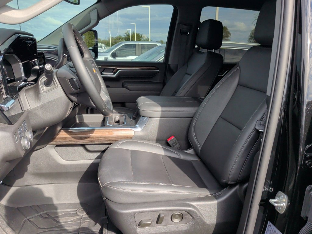 Used 2025 Chevrolet Silverado 2500 LT w/ Texas Edition AWD/4WD image 10