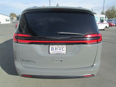 Used 2021 Chrysler Pacifica Touring-L w/ Uconnect Theater Family Group image 5