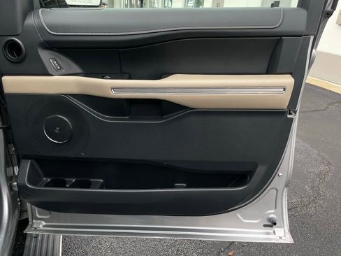 Used 2022 Ford Expedition Limited image 30