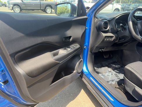 Used 2023 Nissan Kicks S FWD image 5