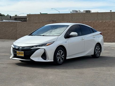 Used 2018 Toyota Prius Prime Premium image 6