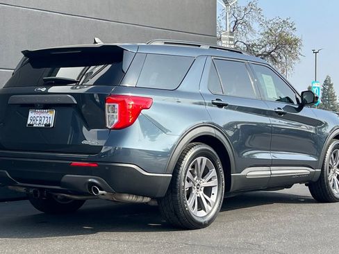 Used 2022 Ford Explorer XLT w/ Equipment Group 202A image 6