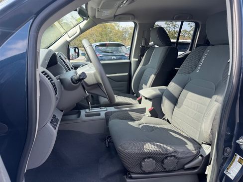 Used 2018 Nissan Frontier SV image 19