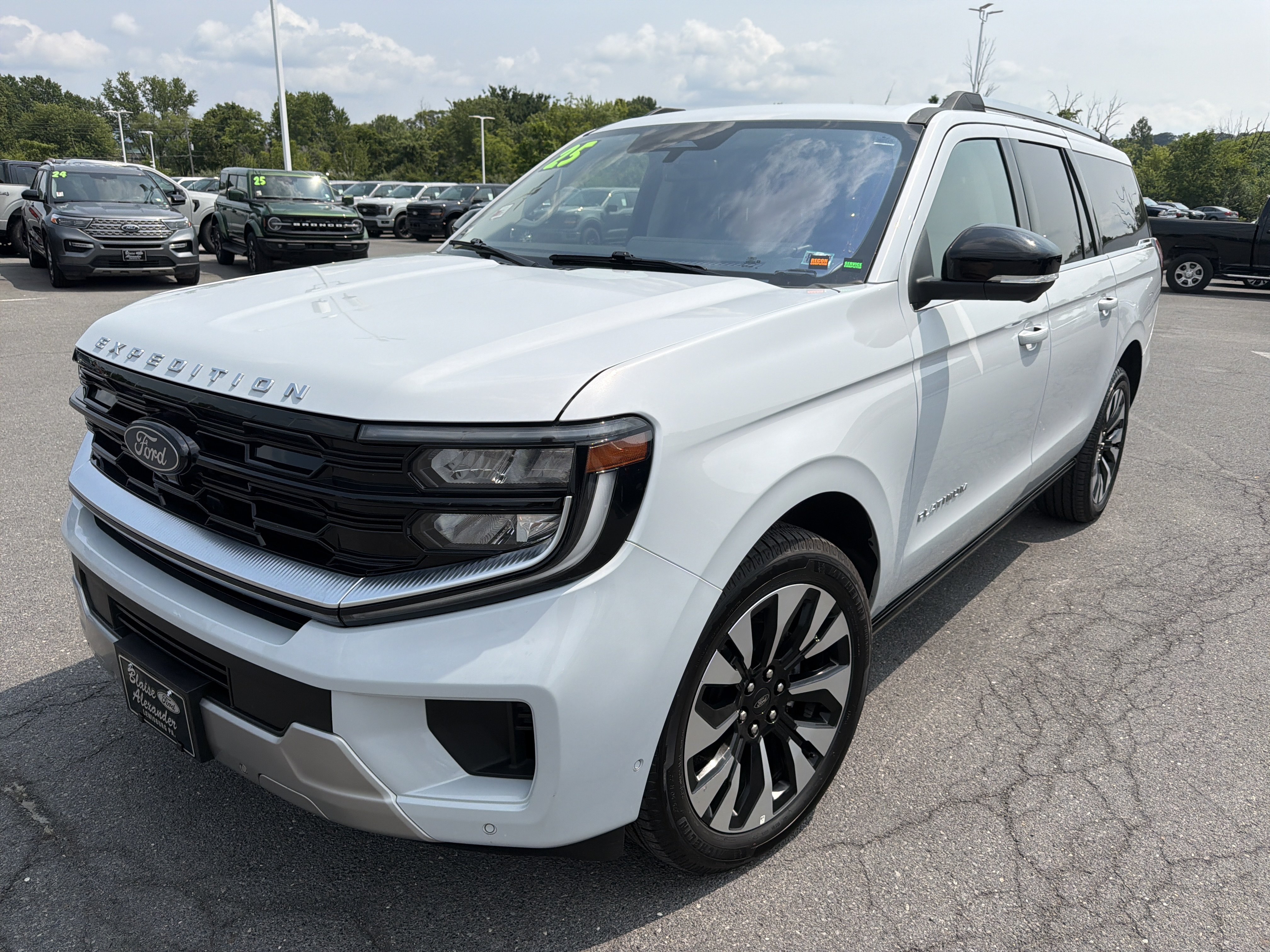 Certified 2025 Ford Expedition Max Platinum w/ Driver's Package AWD/4WD image 8