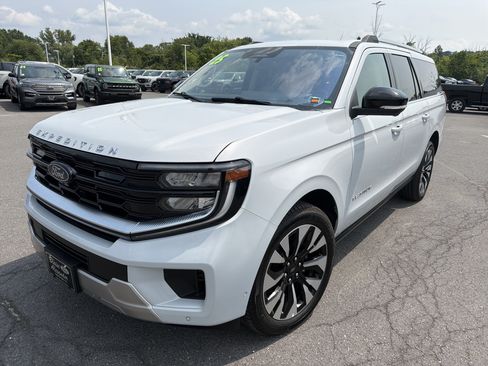 Used 2025 Ford Expedition Max Platinum w/ Driver's Package AWD/4WD image 8