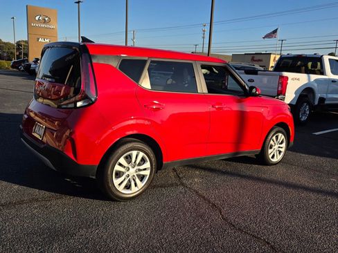 Used 2025 Kia Soul LX image 13