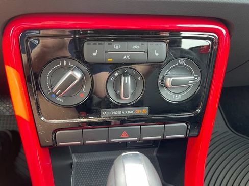 Used 2019 Volkswagen Beetle 2.0T FWD image 22