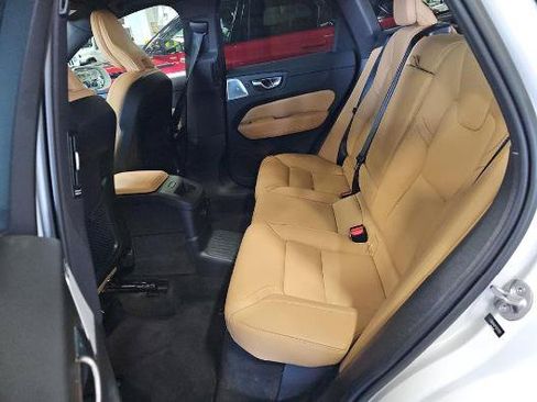 Used 2023 Volvo XC60 T8 Ultimate w/ Climate Package AWD/4WD image 4