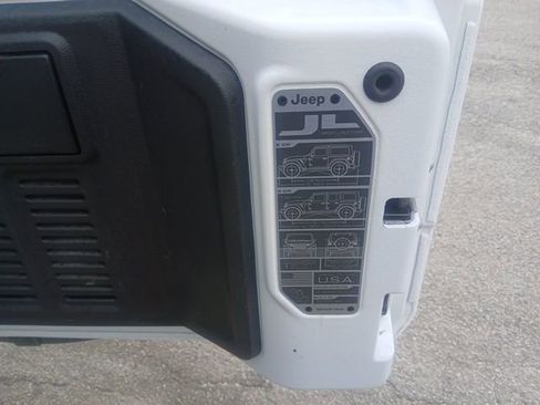 Used 2024 Jeep Wrangler High Altitude AWD/4WD image 17