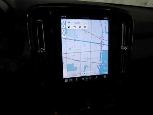 Certified 2025 Volvo XC40 B5 Core image 24