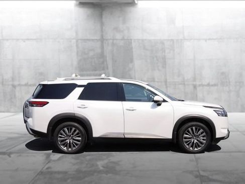 Certified 2025 Nissan Pathfinder SL w/ SL Premium Package AWD/4WD image 5