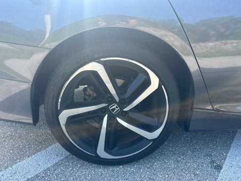 Used 2018 Honda Accord Sport image 14